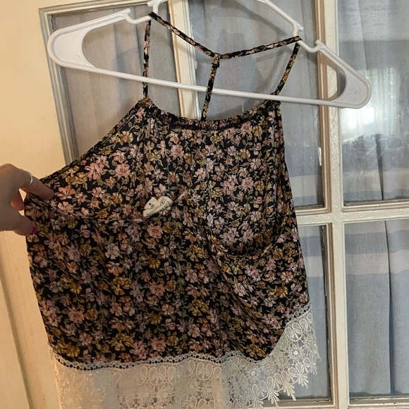 Size small chiffon and lace tank top - Picture 3 of 3
